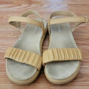 Cat & Jack girls tan sandals size 4